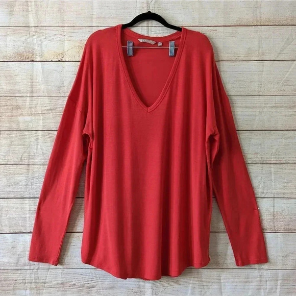 Athleta Size XL Cloudlight V Neck Tee Red Drop Shoulder Curved Hem Stretchy - Picture 2 of 11